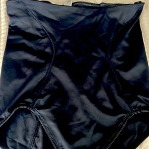 Flexees shape wear Black size XL.  High waisted controls stomach in dresses!